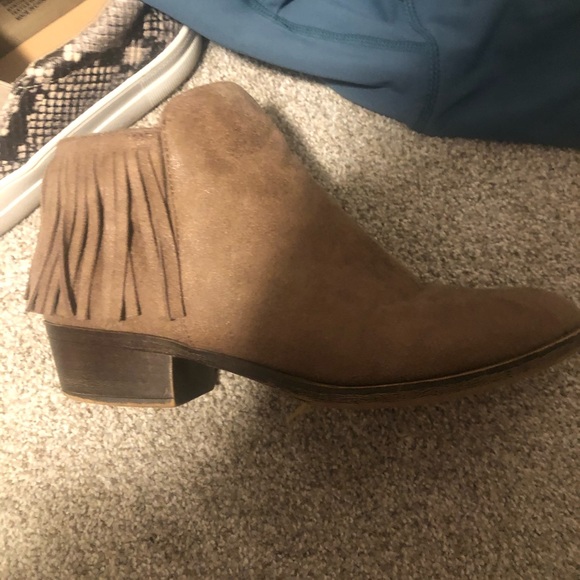 Short boots! - Picture 2 of 3